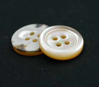 4 Holes New Design Natural Button (T-003)